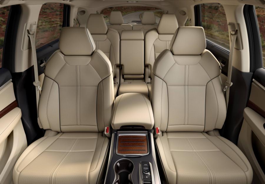 Интерьер Acura MDX 2016 года  (фото 11 из 13)